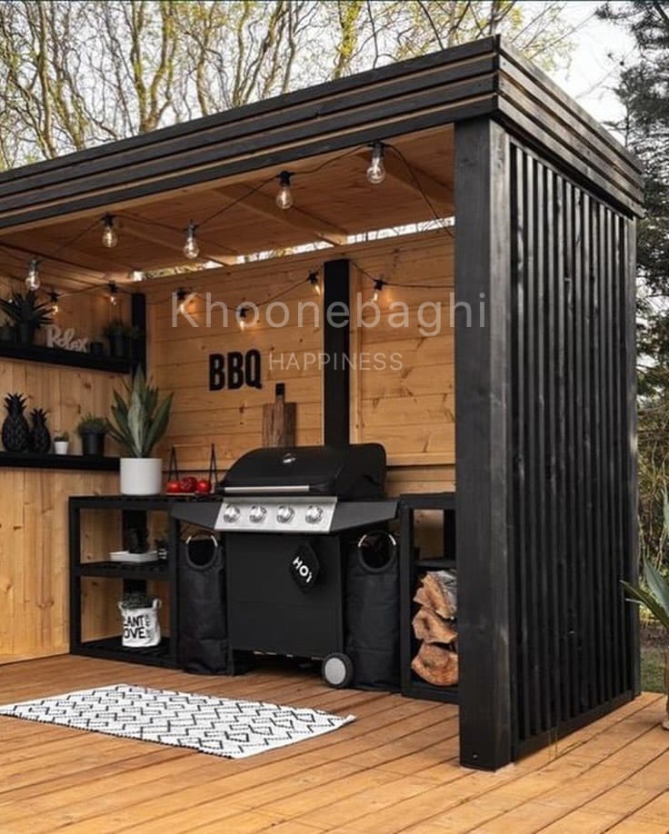 الاچیق تلفیقی از چوب و آهن با طراحی زیبا و مقاوم برای فضای باز، مناسب برای ایجاد محیطی دلنشین و کاربردی در ویلا و باغ."