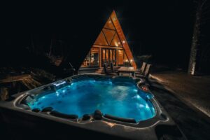 کلبه سوئیسی مدرن ترکیبی از چوب و شیشه خونه باغی khoonebaghi (2)